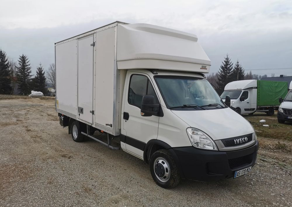 Iveco 3.0-150KM Daily 35C15 Kontener winda Dhollandia 750kg długi 35-150 Klimatyzacja długi rozstaw - Closed box van: picture 1 Iveco 3.0-150KM Daily 35C15 Kontener winda Dhollandia 750kg długi 35-150 Klimatyzacja długi rozstaw - Closed box van: picture 1