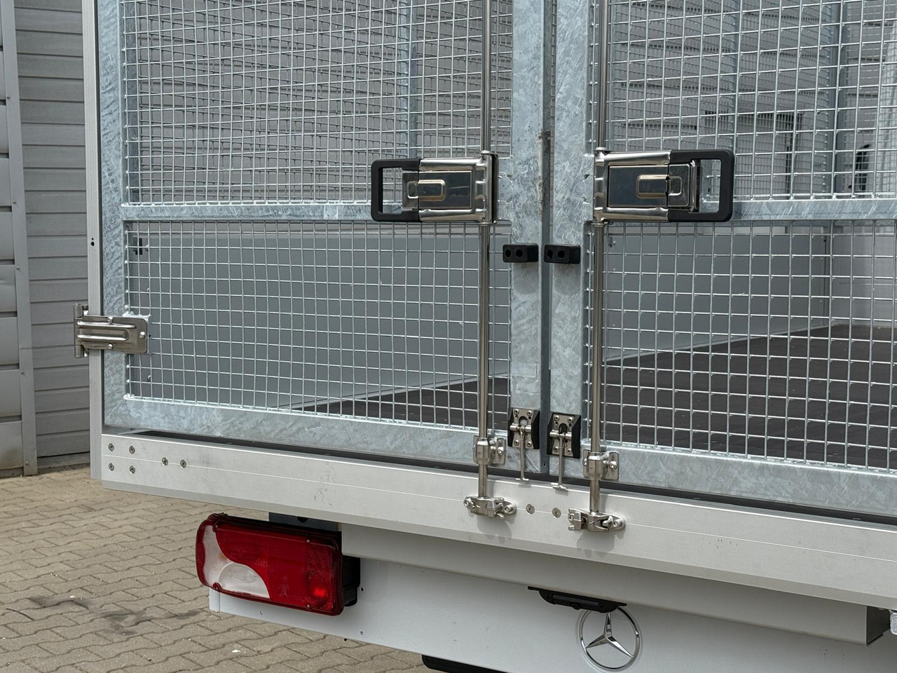 Mercedes eSprinter - Open body delivery van, Electric van: picture 5 Mercedes eSprinter - Open body delivery van, Electric van: picture 5