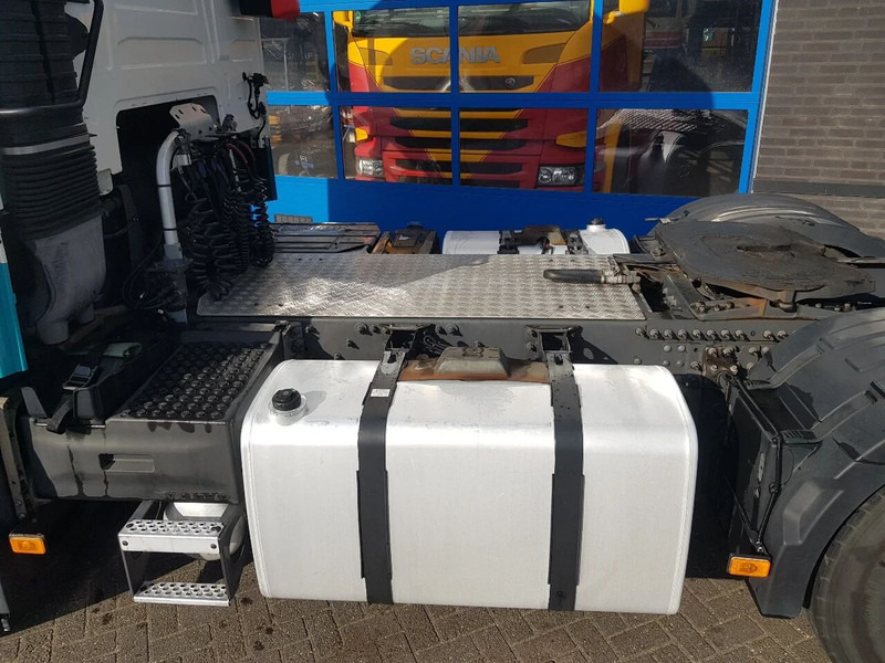 Tractor unit Volvo FH 420 ADR klasse EX/II, EX/III, FL en AT Double tank PTO: picture 18