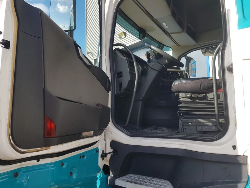 Tractor unit Volvo FH 420 ADR klasse EX/II, EX/III, FL en AT Double tank PTO: picture 8
