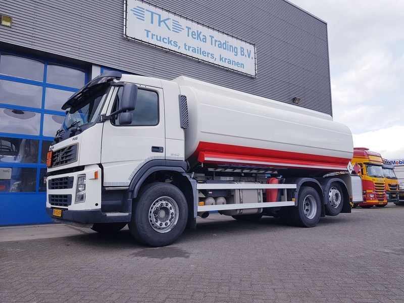 Volvo FM 9.340 Fuel 21.400 Liter 3 Compartments - Tanker truck: picture 1 Volvo FM 9.340 Fuel 21.400 Liter 3 Compartments - Tanker truck: picture 1