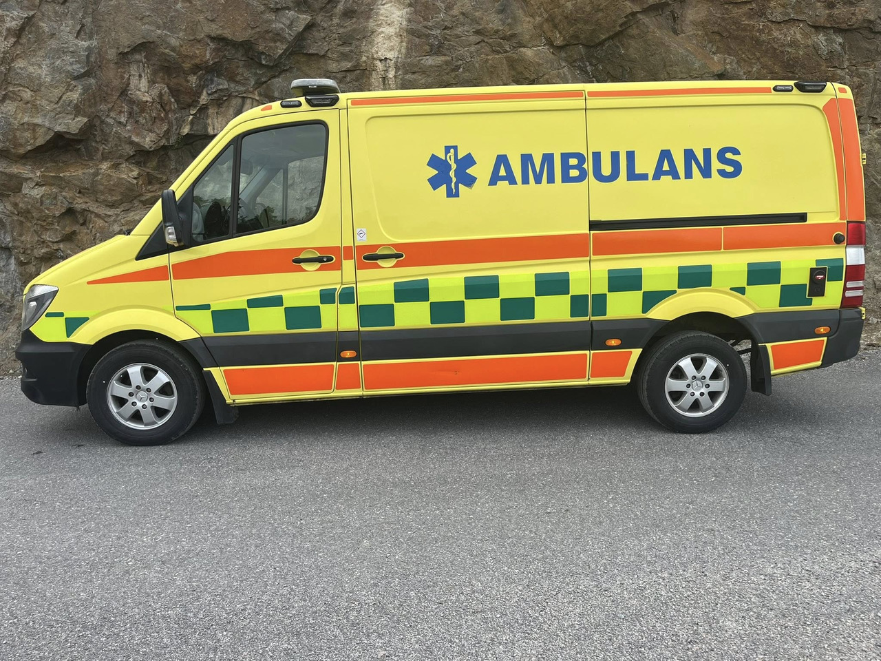 MERCEDES-BENZ Sprinter 319 - AMBULANCE - Ambulance: picture 3 MERCEDES-BENZ Sprinter 319 - AMBULANCE - Ambulance: picture 3