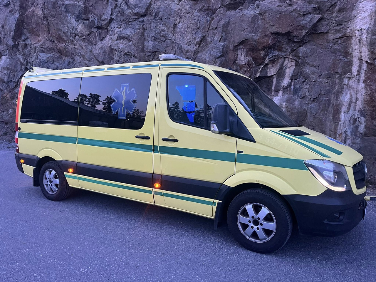Mercedes-Benz Sprinter 316 - 2 stretcher AMBULANCE / Krankenwagen / Швидка допомога - Ambulance: picture 2 Mercedes-Benz Sprinter 316 - 2 stretcher AMBULANCE / Krankenwagen / Швидка допомога - Ambulance: picture 2