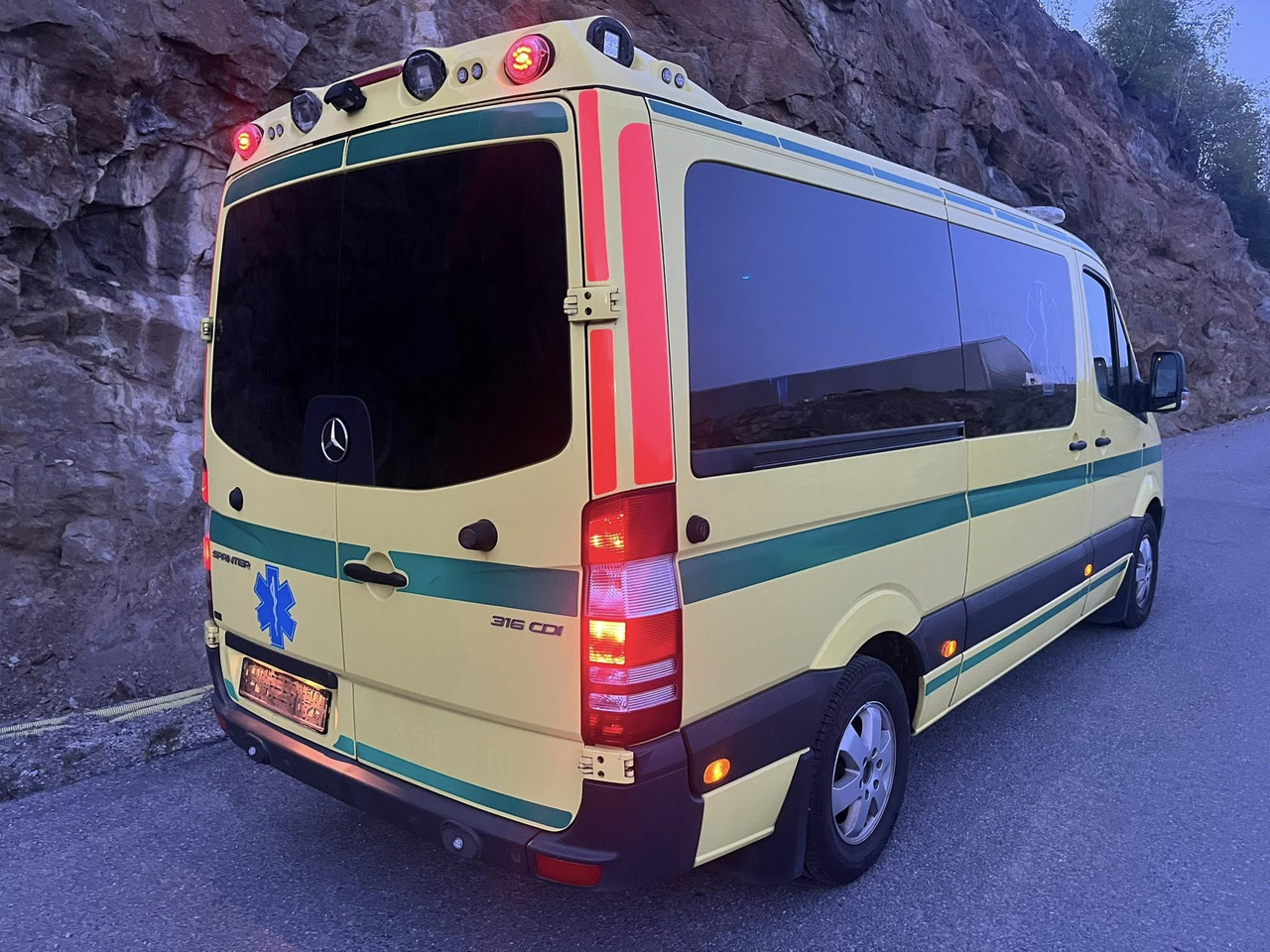 Mercedes-Benz Sprinter 316 - 2 stretcher AMBULANCE / Krankenwagen / Швидка допомога - Ambulance: picture 3 Mercedes-Benz Sprinter 316 - 2 stretcher AMBULANCE / Krankenwagen / Швидка допомога - Ambulance: picture 3
