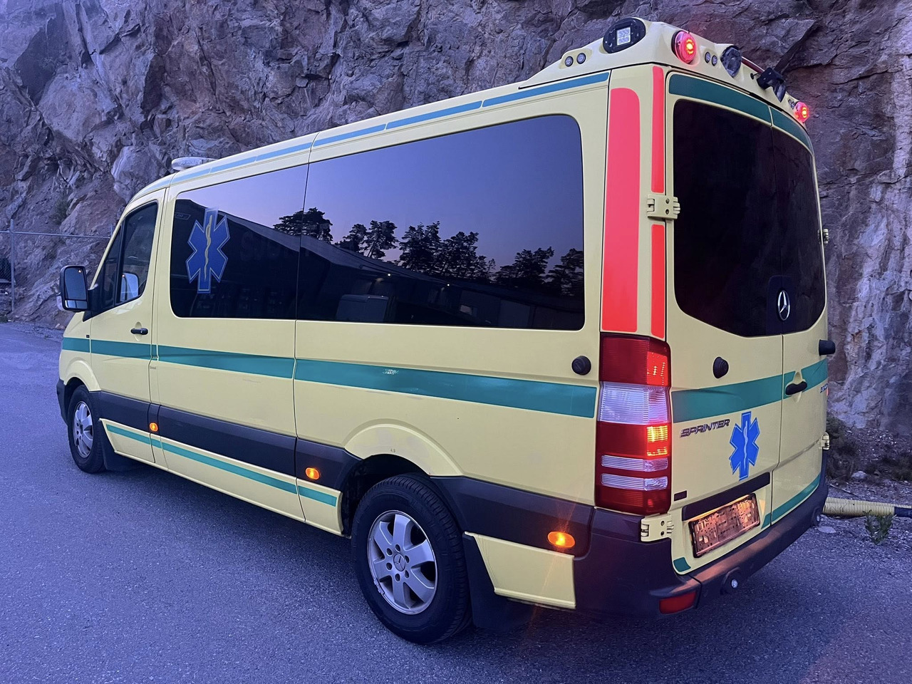 Mercedes-Benz Sprinter 316 - 2 stretcher AMBULANCE / Krankenwagen / Швидка допомога - Ambulance: picture 4 Mercedes-Benz Sprinter 316 - 2 stretcher AMBULANCE / Krankenwagen / Швидка допомога - Ambulance: picture 4