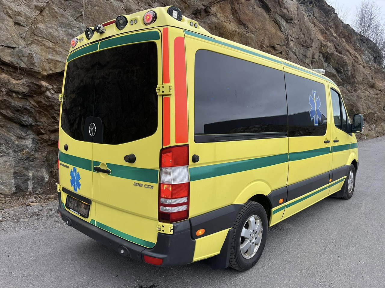 Mercedes-Benz Sprinter 316 - 2 stretcher ambulance - RESERVERAD!! - Ambulance: picture 4 Mercedes-Benz Sprinter 316 - 2 stretcher ambulance - RESERVERAD!! - Ambulance: picture 4