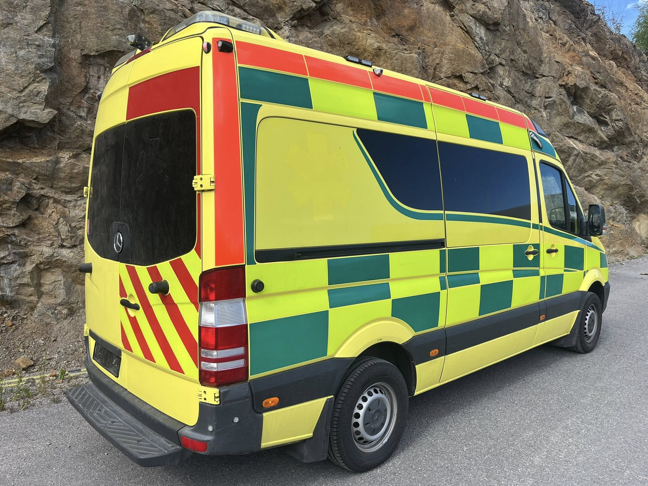 Mercedes-Benz Sprinter 319 - AMBULANCE / Krankenwagen / Ambulancia - Ambulance: picture 3 Mercedes-Benz Sprinter 319 - AMBULANCE / Krankenwagen / Ambulancia - Ambulance: picture 3