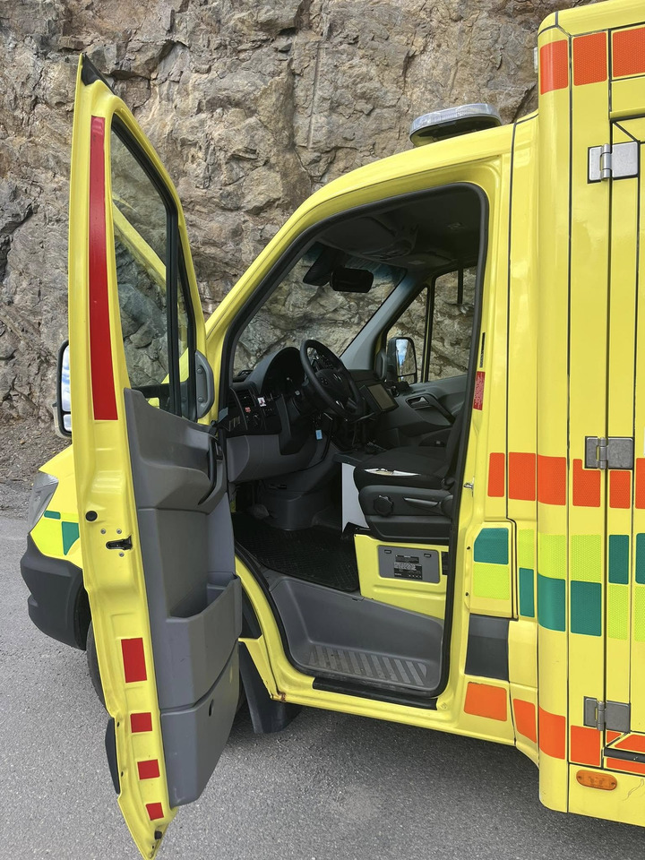 Mercedes-Benz Sprinter 319 - AMBULANCEBOX / Krankenwagen / ambulance - Ambulance: picture 3 Mercedes-Benz Sprinter 319 - AMBULANCEBOX / Krankenwagen / ambulance - Ambulance: picture 3