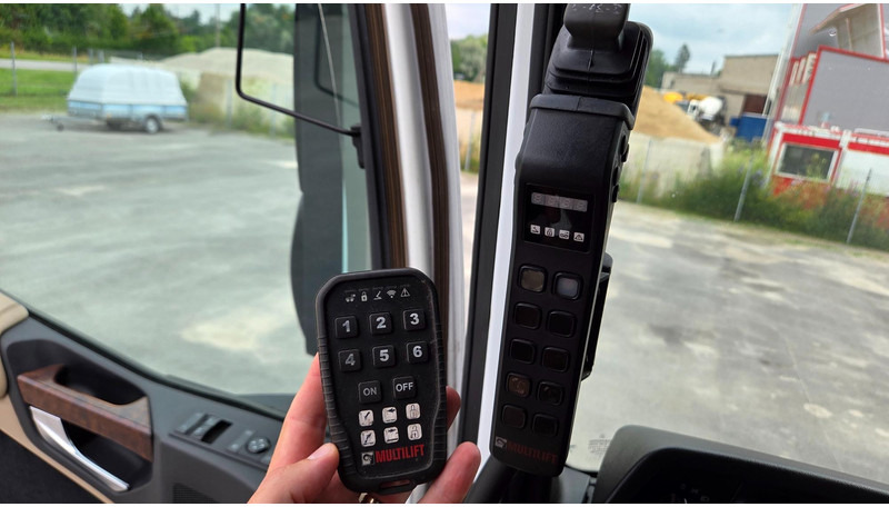 Hook lift truck, Crane truck Mercedes-Benz Arocs 3253 8X4*4 Fassi F295: picture 16