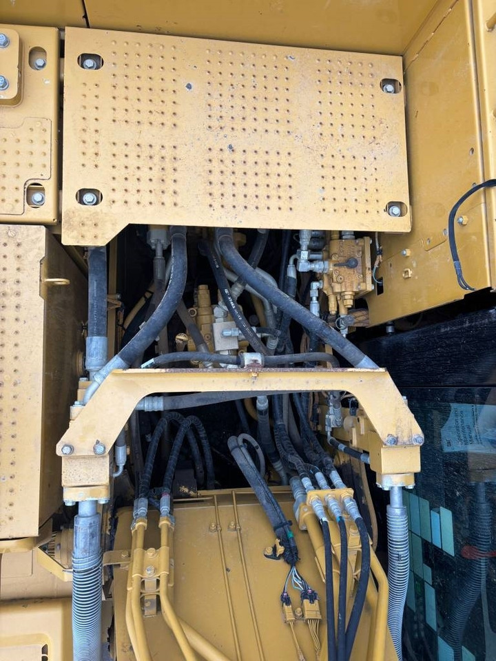 CAT 323 F L  leasing CAT 323 F L: picture 25