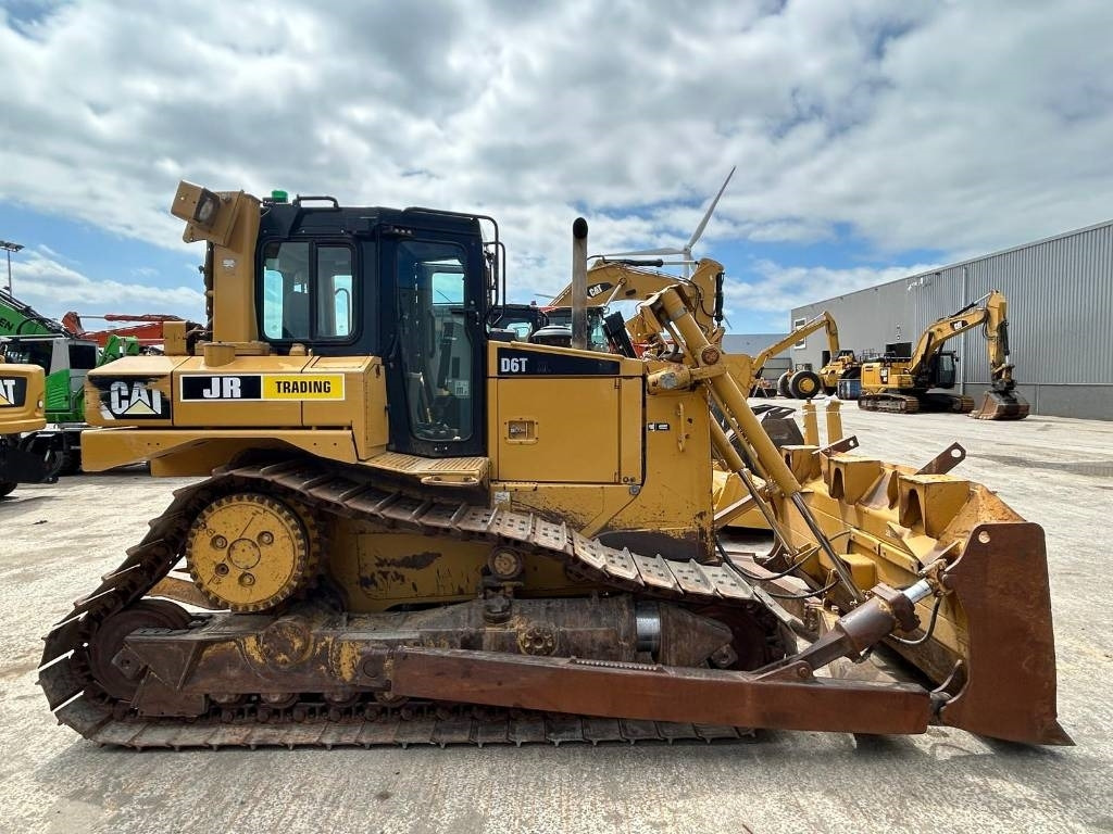 CAT D 6 T XL (Under Preparation + New Tracks) - Bulldozer: picture 1 CAT D 6 T XL (Under Preparation + New Tracks) - Bulldozer: picture 1