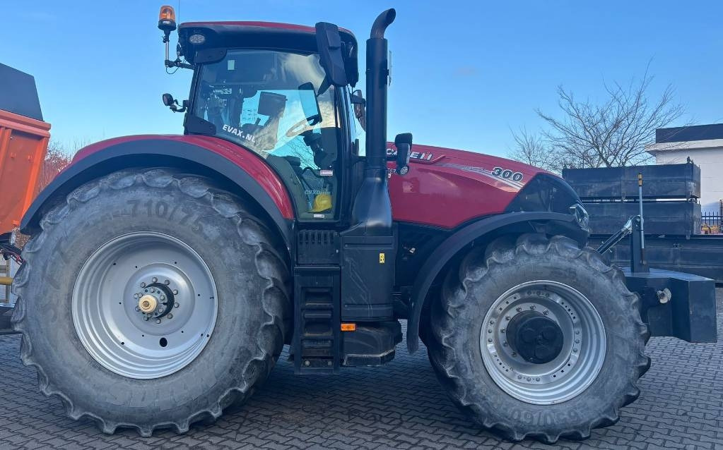 Case IH OPTUM 300 CVX - Farm tractor: picture 5 Case IH OPTUM 300 CVX - Farm tractor: picture 5