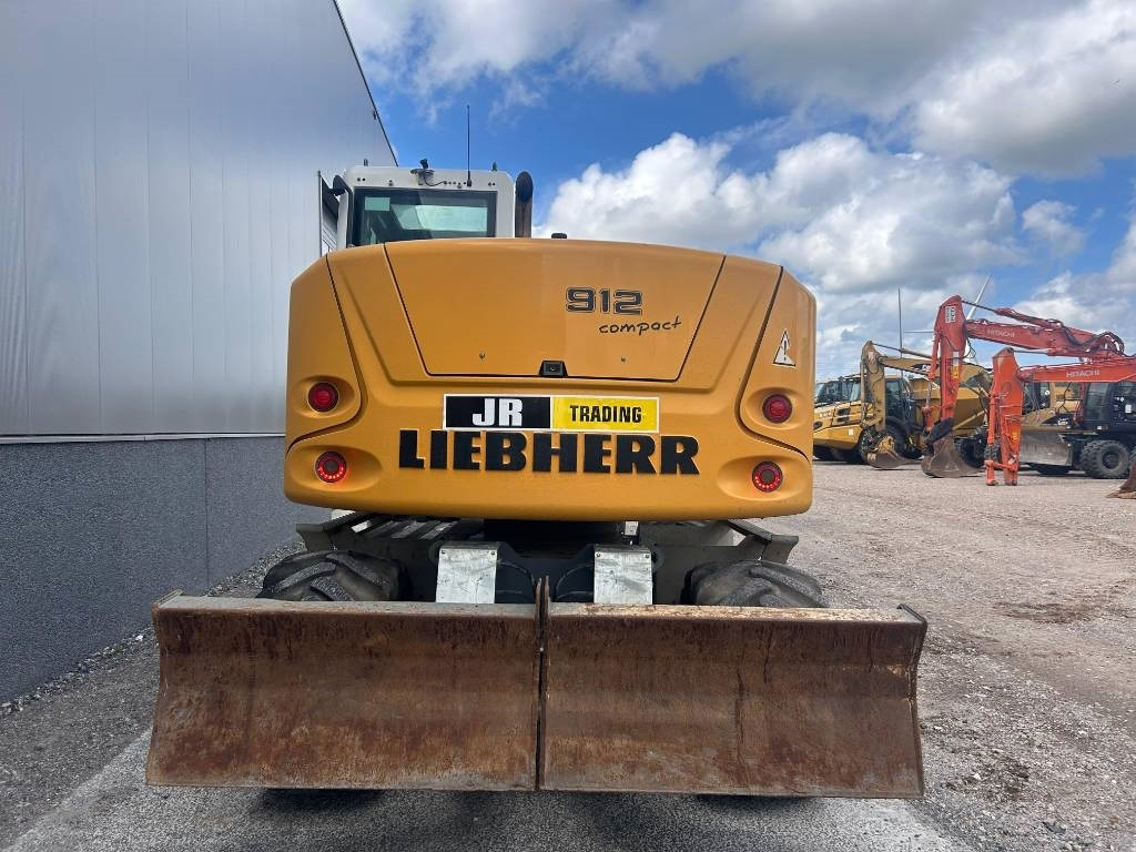 Liebherr A 912 Compact (2 Buckets) - Wheel excavator: picture 4 Liebherr A 912 Compact (2 Buckets) - Wheel excavator: picture 4