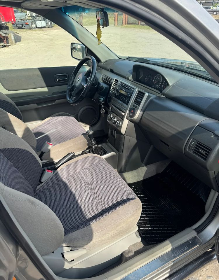SUV Nissan X-Trail 2.2 dCi 4x2 Comfort: picture 10
