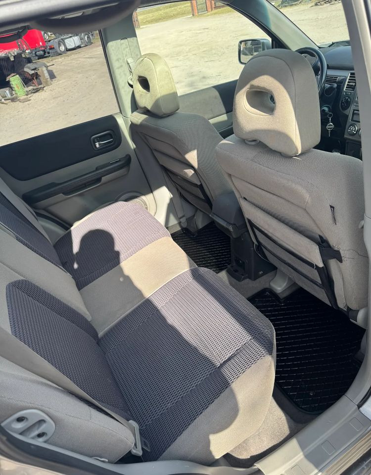 SUV Nissan X-Trail 2.2 dCi 4x2 Comfort: picture 11