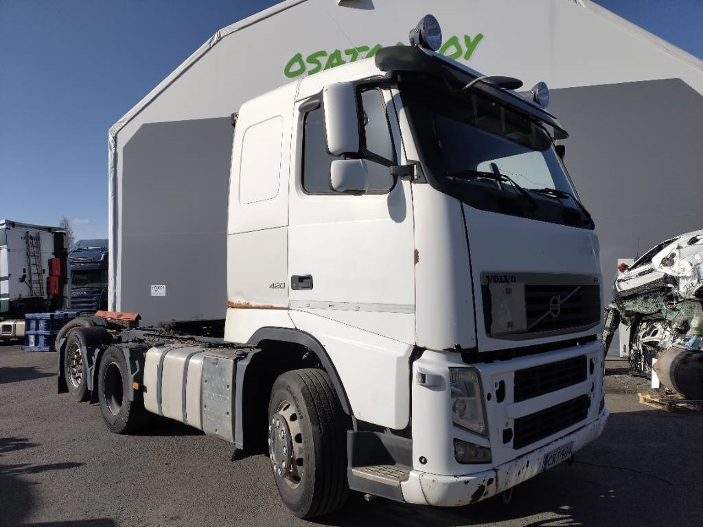 Volvo FH460 6x2 veturi kääntyvä teli - Tractor unit: picture 1 Volvo FH460 6x2 veturi kääntyvä teli - Tractor unit: picture 1