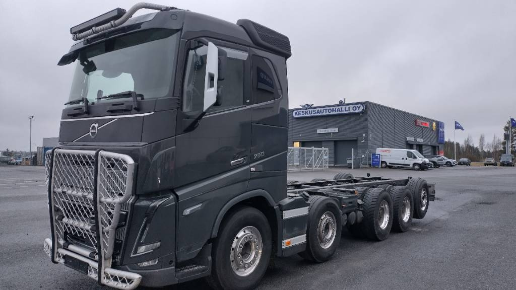 Volvo FH750 10*4 alusta,napaperät - Cab chassis truck: picture 1 Volvo FH750 10*4 alusta,napaperät - Cab chassis truck: picture 1