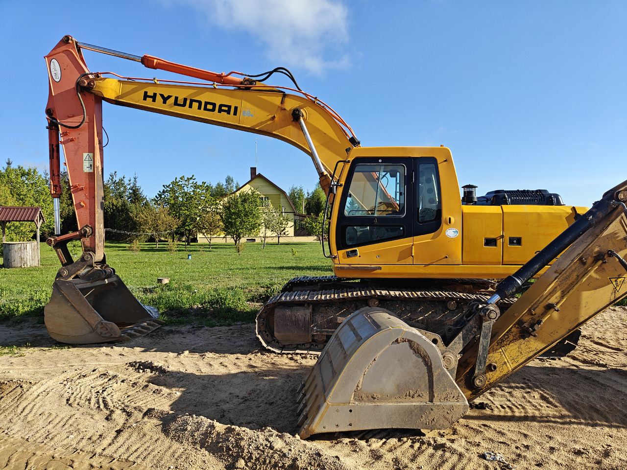 Crawler excavator Hyundai Robex 210LC-7: picture 6