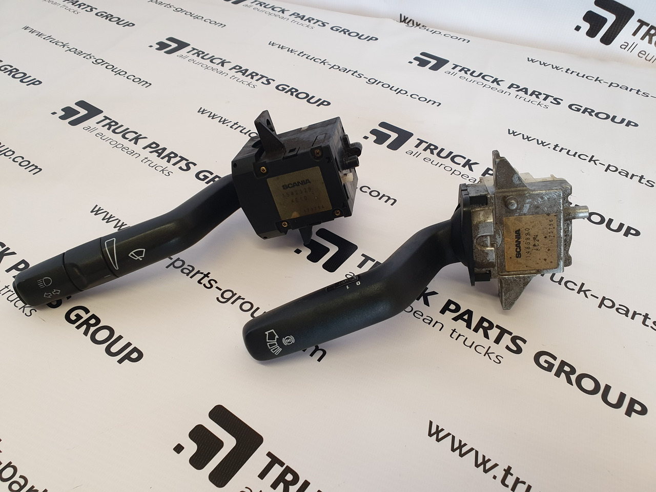 SCANIA SCANIA EURO3, P, G, R, T series indicator lights switch 1542529, 1422111, understeering switch, wipers – direction indicator, lamp, wiper lever, windscreen wiper, multi – function lever; retarder leve - Cab and interior for Truck: picture 1 SCANIA SCANIA EURO3, P, G, R, T series indicator lights switch 1542529, 1422111, understeering switch, wipers – direction indicator, lamp, wiper lever, windscreen wiper, multi – function lever; retarder leve - Cab and interior for Truck: picture 1