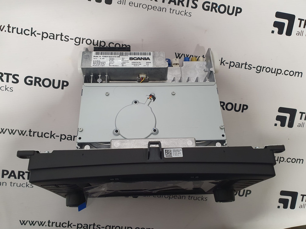 Scania T, P, G, R, L series EURO6, EURO 6 emission standard series multimedia navigation system HU scania AUS4 STD DAB, NAVI system, Harman / Becker 2594720, 2735760, 2635711, 2783088, infotainment sy - Navigation system for Truck: picture 3 Scania T, P, G, R, L series EURO6, EURO 6 emission standard series multimedia navigation system HU scania AUS4 STD DAB, NAVI system, Harman / Becker 2594720, 2735760, 2635711, 2783088, infotainment sy - Navigation system for Truck: picture 3