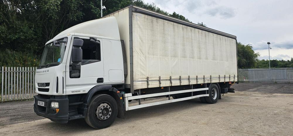 Iveco 18 ton curtain tail lift - Curtain side truck: picture 3 Iveco 18 ton curtain tail lift - Curtain side truck: picture 3
