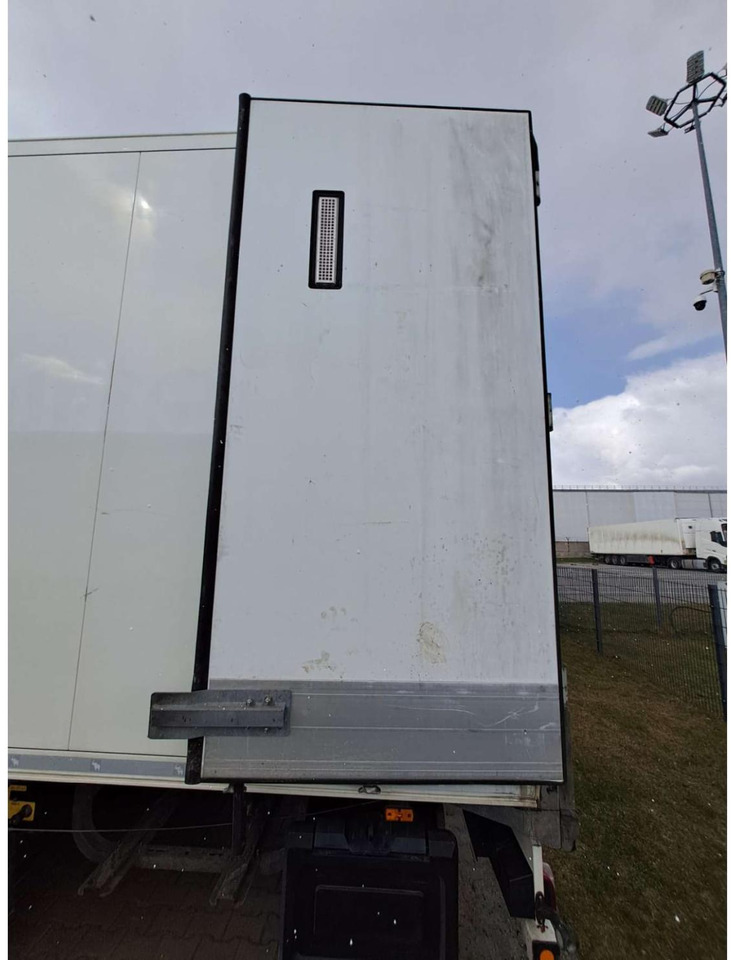 2019/2020 Schmitz Cargobull SKO FP 60 ThermoKing SLXi 300 - Refrigerator semi-trailer: picture 5 2019/2020 Schmitz Cargobull SKO FP 60 ThermoKing SLXi 300 - Refrigerator semi-trailer: picture 5