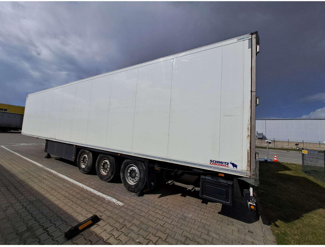 2019/2020 Schmitz Cargobull SKO FP 60 ThermoKing SLXi 300 - Refrigerator semi-trailer: picture 3 2019/2020 Schmitz Cargobull SKO FP 60 ThermoKing SLXi 300 - Refrigerator semi-trailer: picture 3