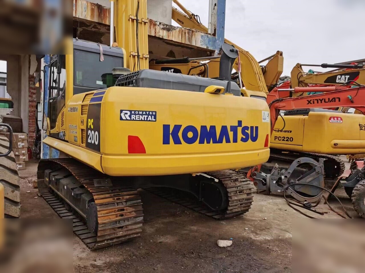 KOMATSU PC200 - Crawler excavator: picture 1 KOMATSU PC200 - Crawler excavator: picture 1