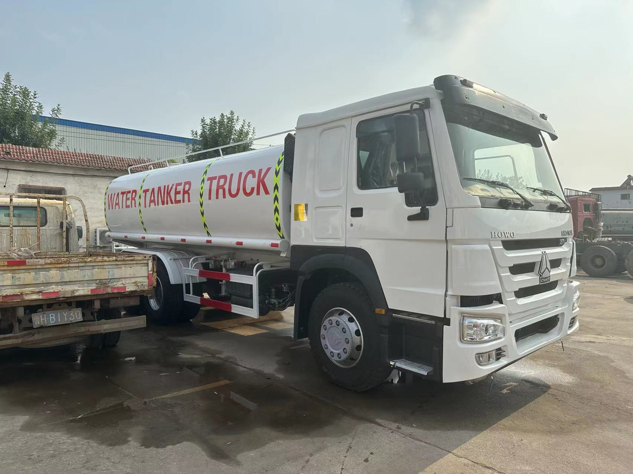 Howo 371 - Tanker truck: picture 2 Howo 371 - Tanker truck: picture 2