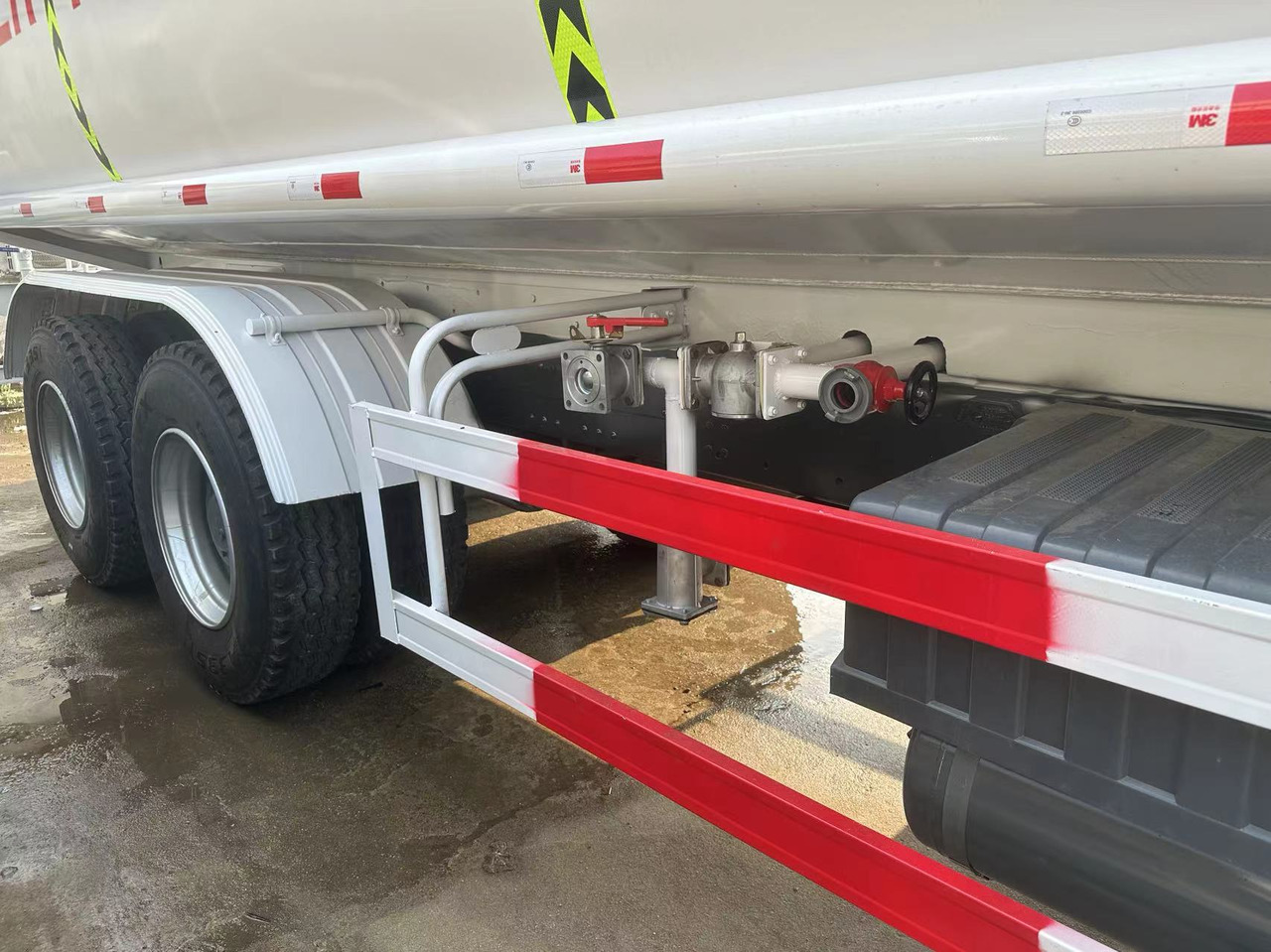 Howo 371 - Tanker truck: picture 4 Howo 371 - Tanker truck: picture 4