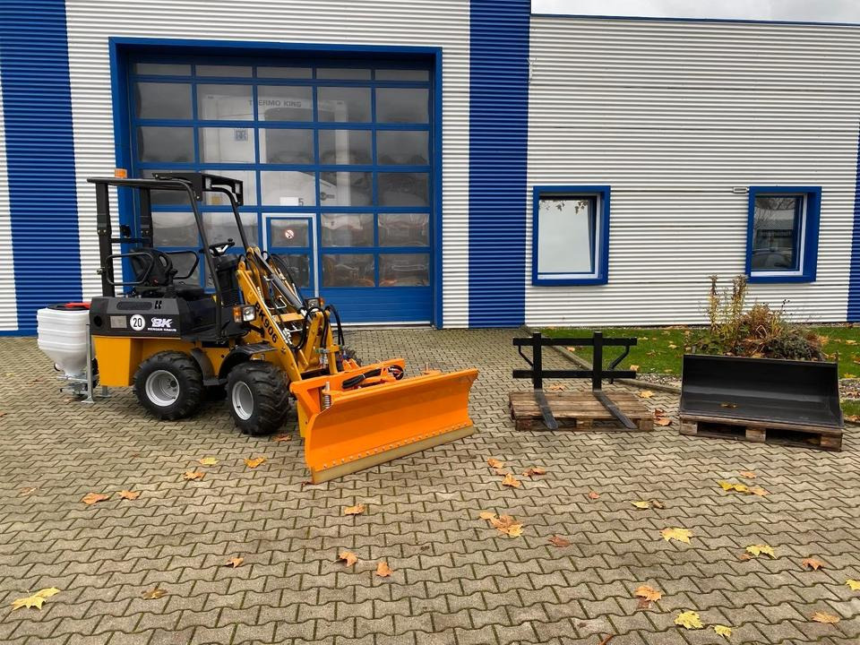 Radlader/Hoflader BK906 inkl. Winter-Komplettpaket *INKL.19% MWST.*BERGER KRAUS*PERKINS* EURO*SOFORT!* - Compact loader: picture 1 Radlader/Hoflader BK906 inkl. Winter-Komplettpaket *INKL.19% MWST.*BERGER KRAUS*PERKINS* EURO*SOFORT!* - Compact loader: picture 1