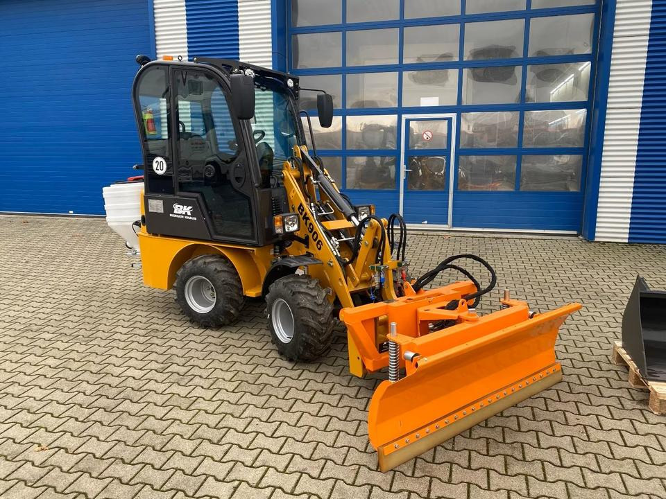 Radlader/Hoflader BK906 mit Kabine inkl. Winter-Komplettpaket *INKL.19% MWST.*BERGER KRAUS*PERKINS*EURO*SOFORT!* - Compact loader: picture 3 Radlader/Hoflader BK906 mit Kabine inkl. Winter-Komplettpaket *INKL.19% MWST.*BERGER KRAUS*PERKINS*EURO*SOFORT!* - Compact loader: picture 3