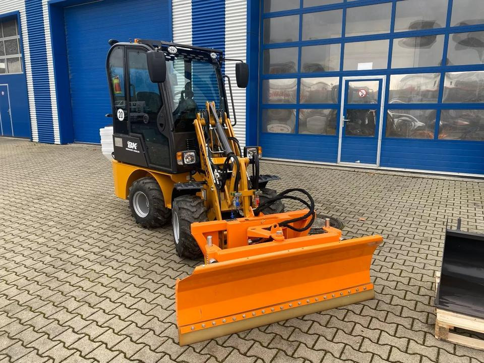 Radlader/Hoflader BK906 mit Kabine inkl. Winter-Komplettpaket *INKL.19% MWST.*BERGER KRAUS*PERKINS*EURO*SOFORT!* - Compact loader: picture 5 Radlader/Hoflader BK906 mit Kabine inkl. Winter-Komplettpaket *INKL.19% MWST.*BERGER KRAUS*PERKINS*EURO*SOFORT!* - Compact loader: picture 5