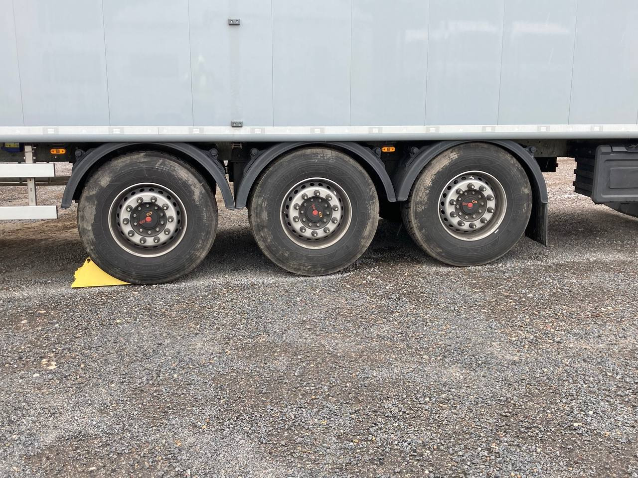 Walking floor semi-trailer KRAKER CF-Z: picture 11