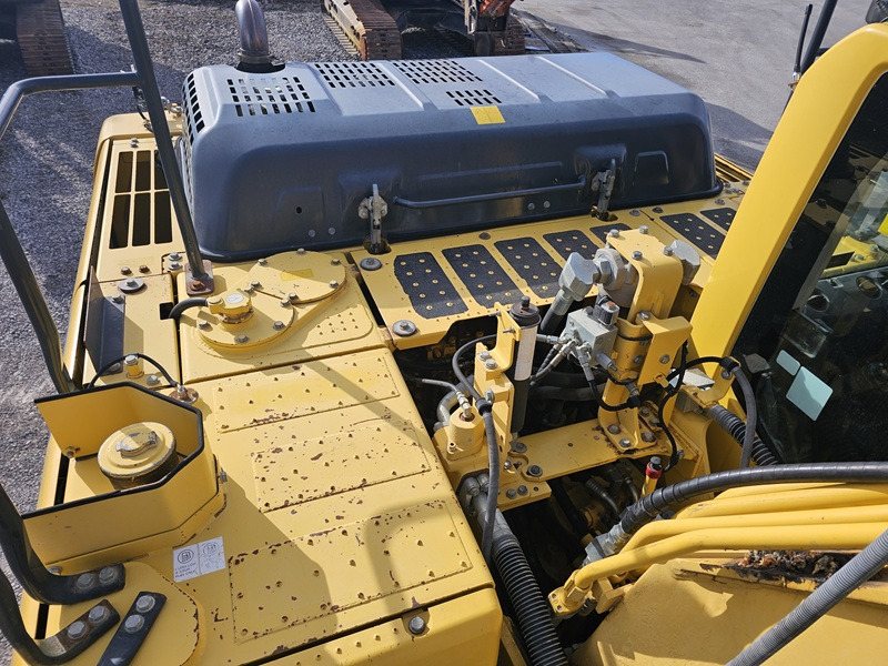 Crawler excavator KOMATSU PC210LC-10: picture 14