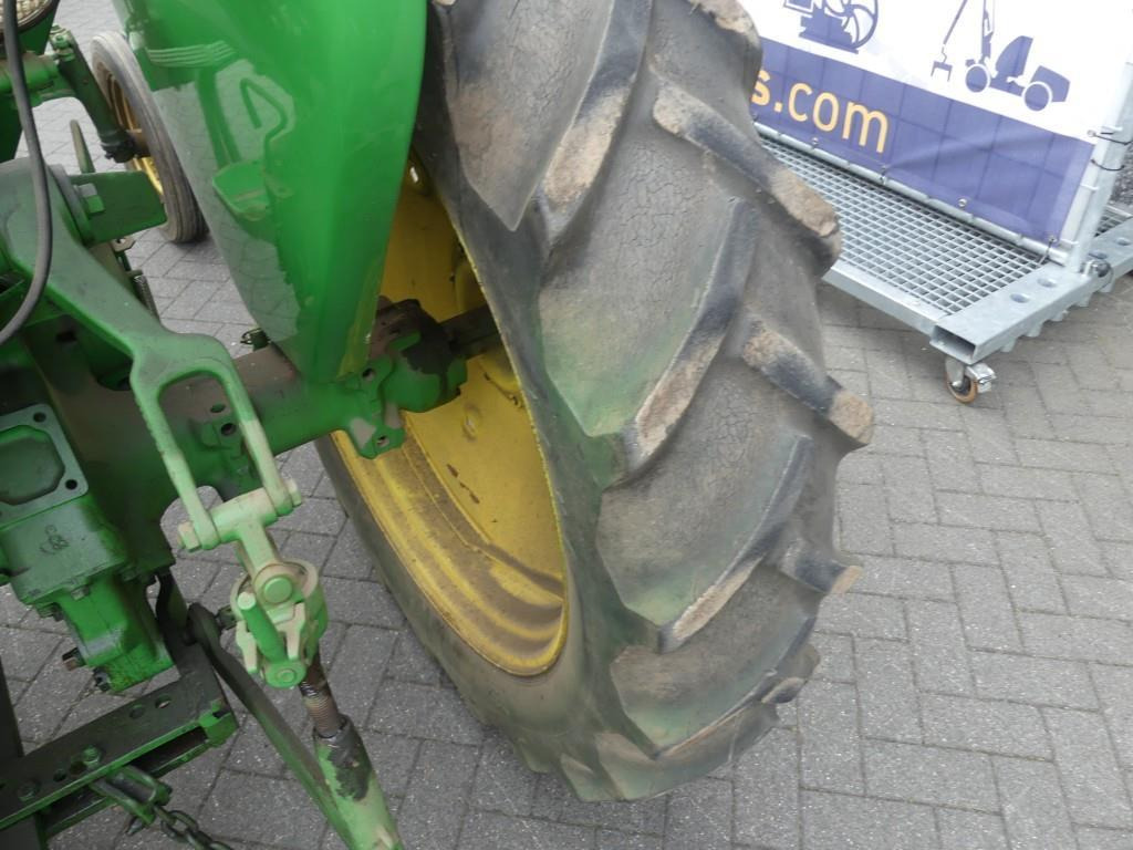 Farm tractor John-Deere 40: picture 8