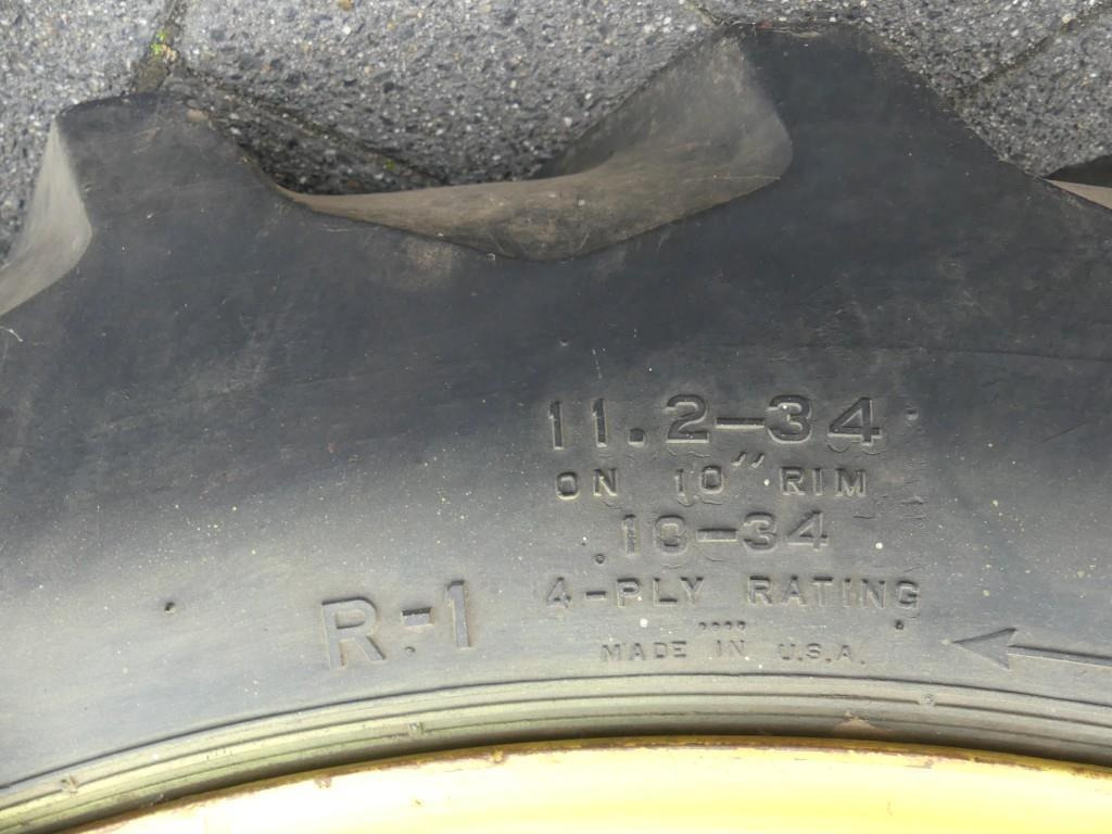 Farm tractor John-Deere 40: picture 14