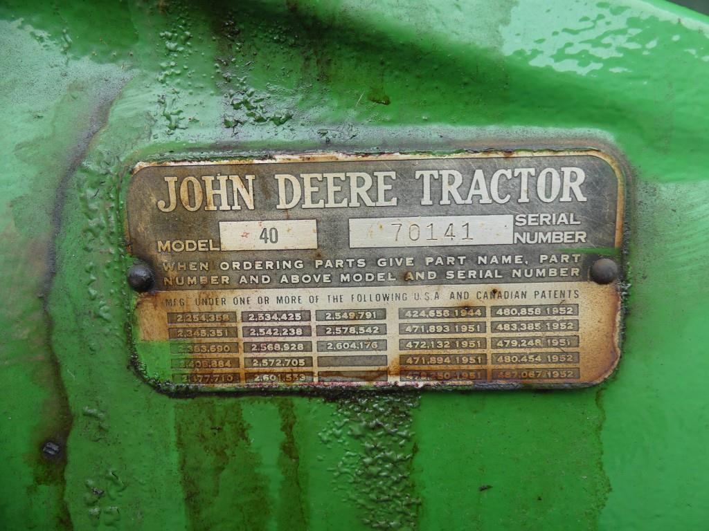 Farm tractor John-Deere 40: picture 21
