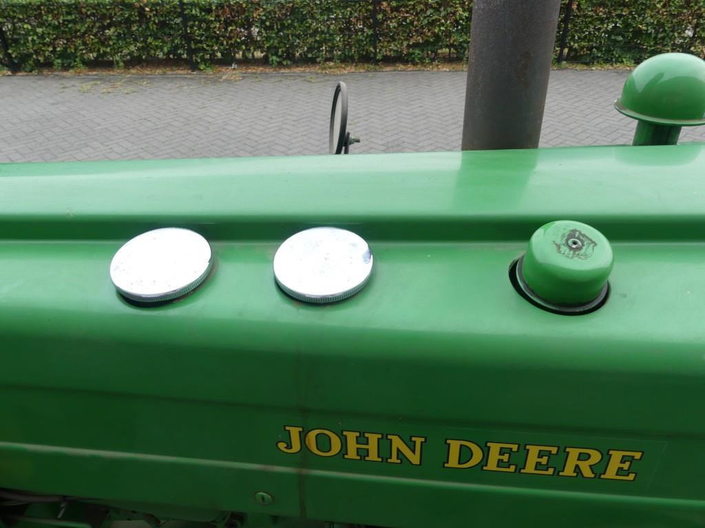 Farm tractor John-Deere 40: picture 30