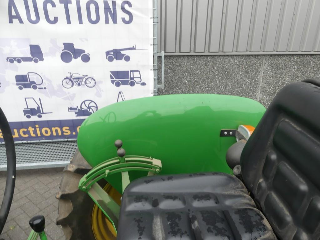 Farm tractor John-Deere 40: picture 19