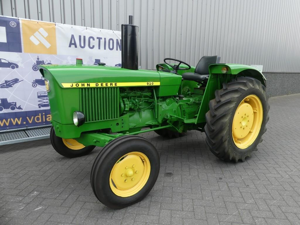 John Deere 920 - Farm tractor: picture 2 John Deere 920 - Farm tractor: picture 2