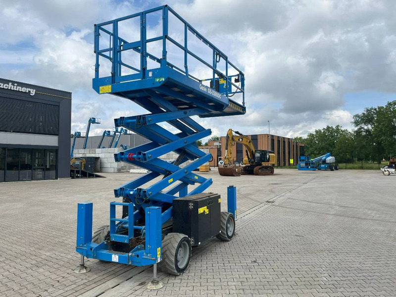 Genie GS 3369 DC - Scissor lift: picture 3 Genie GS 3369 DC - Scissor lift: picture 3