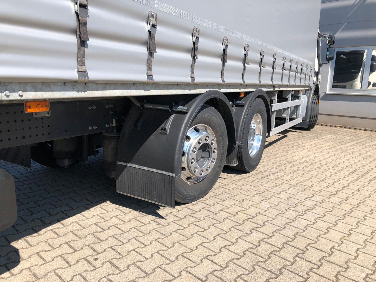 Volvo FE 350 26T 6x2 Lenkachse*ALU*LBW*EDSCHA - Curtain side truck: picture 4 Volvo FE 350 26T 6x2 Lenkachse*ALU*LBW*EDSCHA - Curtain side truck: picture 4