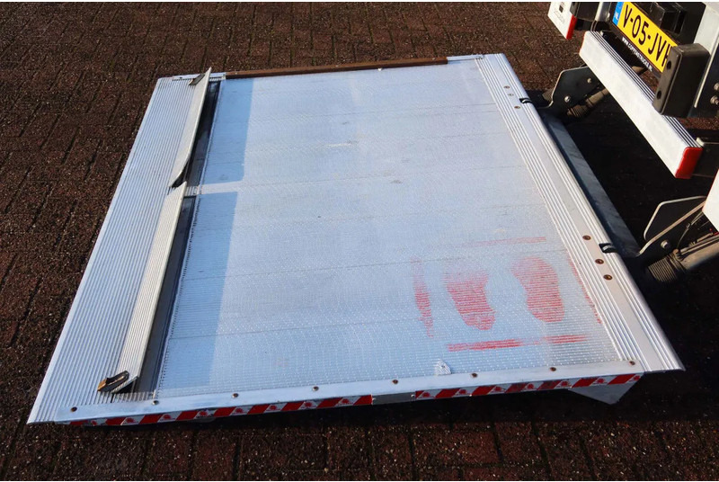 Iveco Daily 35C16 Carrier Xarios 350 Koel+Vries+verwarmen + stekker 220 volt, Dhollandia 750 kg klep - Refrigerated delivery van: picture 5 Iveco Daily 35C16 Carrier Xarios 350 Koel+Vries+verwarmen + stekker 220 volt, Dhollandia 750 kg klep - Refrigerated delivery van: picture 5