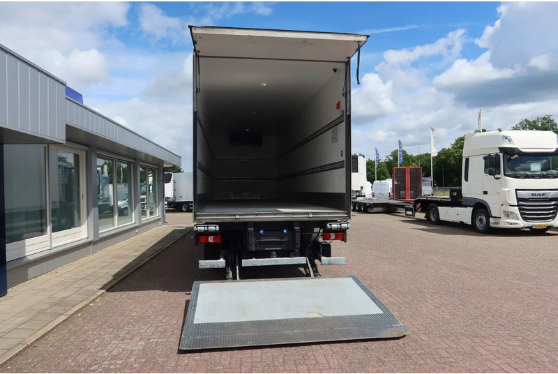 Mercedes-Benz Actros 2530 L Koel/Vries + Laadklep DHollandia 2500kg - Refrigerator truck: picture 4 Mercedes-Benz Actros 2530 L Koel/Vries + Laadklep DHollandia 2500kg - Refrigerator truck: picture 4