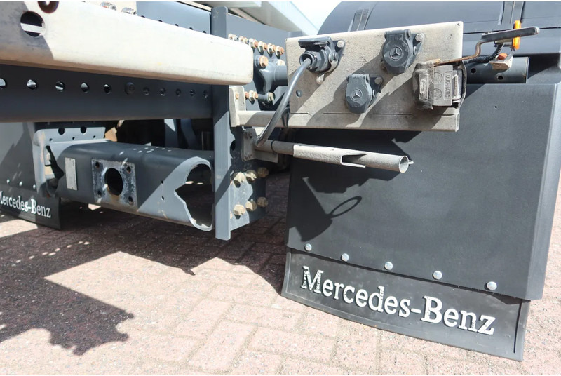 Mercedes-Benz Actros 2642 LL Giga Space Wisselbare opbouw/chassis cabine + lift as - Container transporter/ Swap body truck: picture 5 Mercedes-Benz Actros 2642 LL Giga Space Wisselbare opbouw/chassis cabine + lift as - Container transporter/ Swap body truck: picture 5