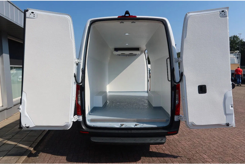 Mercedes-Benz Sprinter 317 Koel/Vries/Verwarmen met nachtaansluiting 220 volt. AUTOMAAT! - Refrigerated delivery van: picture 4 Mercedes-Benz Sprinter 317 Koel/Vries/Verwarmen met nachtaansluiting 220 volt. AUTOMAAT! - Refrigerated delivery van: picture 4