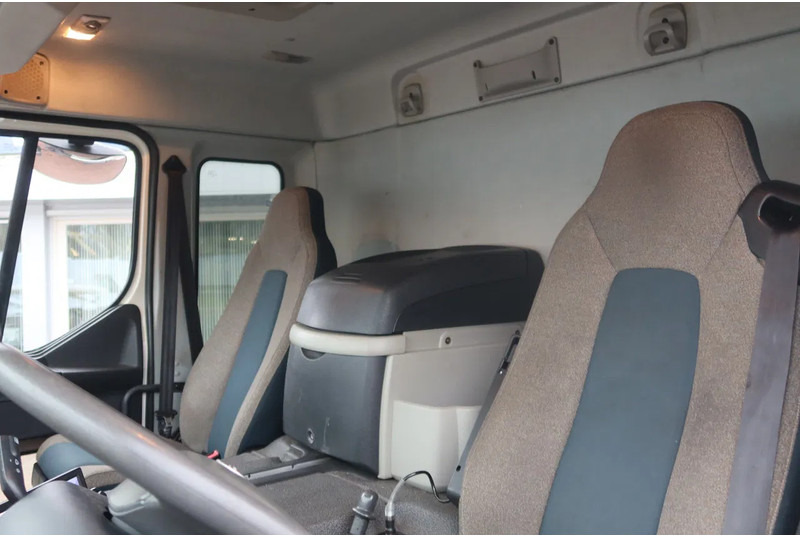 Volvo FE Bak+Klep Dhollandia 2.000 kg 4x2. New tacho. Comfort cabine-Big space - Box truck: picture 5 Volvo FE Bak+Klep Dhollandia 2.000 kg 4x2. New tacho. Comfort cabine-Big space - Box truck: picture 5