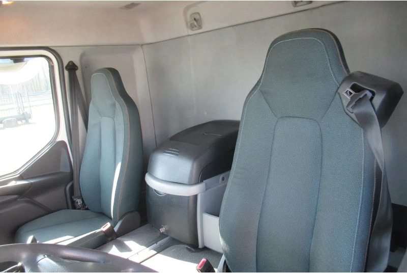 Volvo FL 250 Bakwagen + 6 deuren + Laadklep 2000 kg - Box truck: picture 5 Volvo FL 250 Bakwagen + 6 deuren + Laadklep 2000 kg - Box truck: picture 5