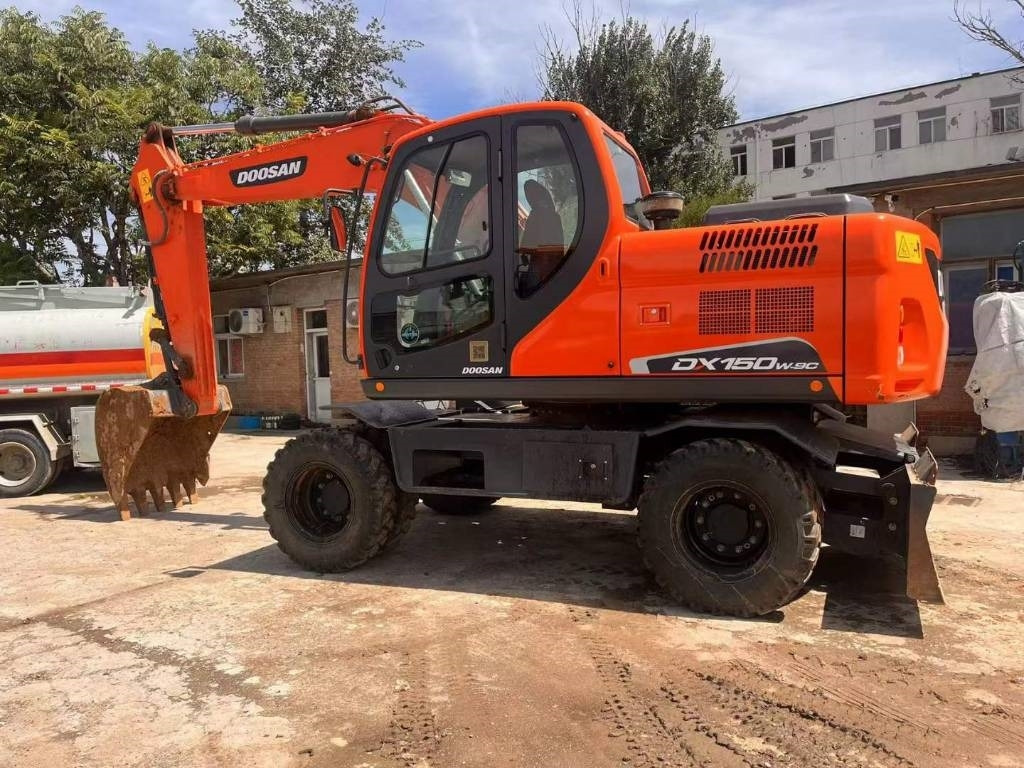 Doosan DX150W-9C - Wheel excavator: picture 3 Doosan DX150W-9C - Wheel excavator: picture 3